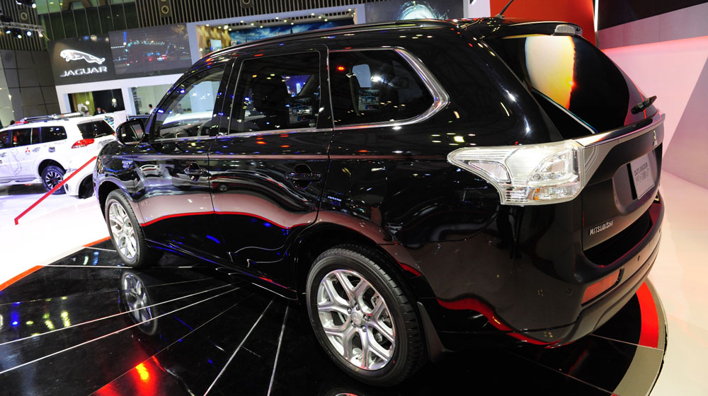 Xem mẫu xe “siêu tiết kiệm” Mitsubishi đưa đến VMS 2014 mitsubishi-outlander-phev (2).jpg