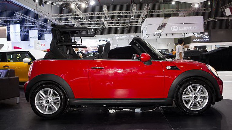 Tò mò với MINI Cooper mui trần vừa ra mắt tại Việt Nam Mini-Cooper-Cabriolet (12).jpg