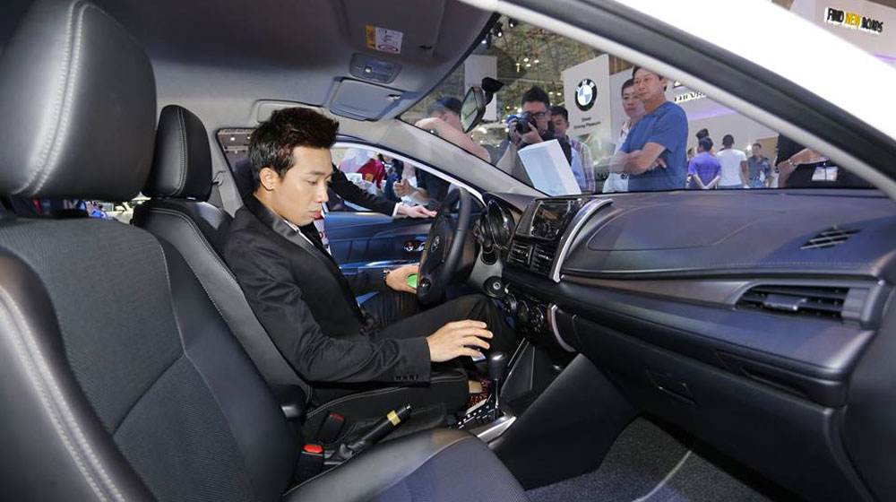 MC Trấn Thành “khoái” xe Toyota tranthanh-at-vms-2014 (7).jpg