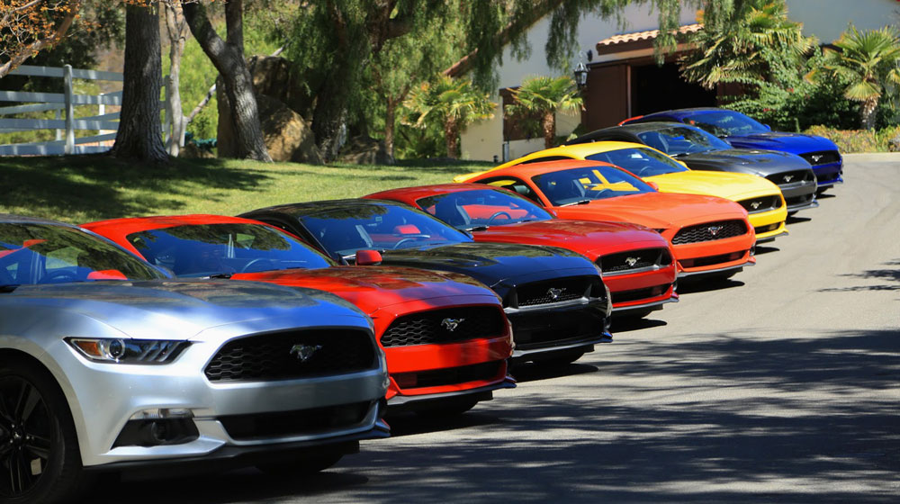 Mỹ dự báo doanh số xe hơi năm 2015 đạt 17 triệu chiếc 2015-Mustangs-at-the-ranch-002.jpg