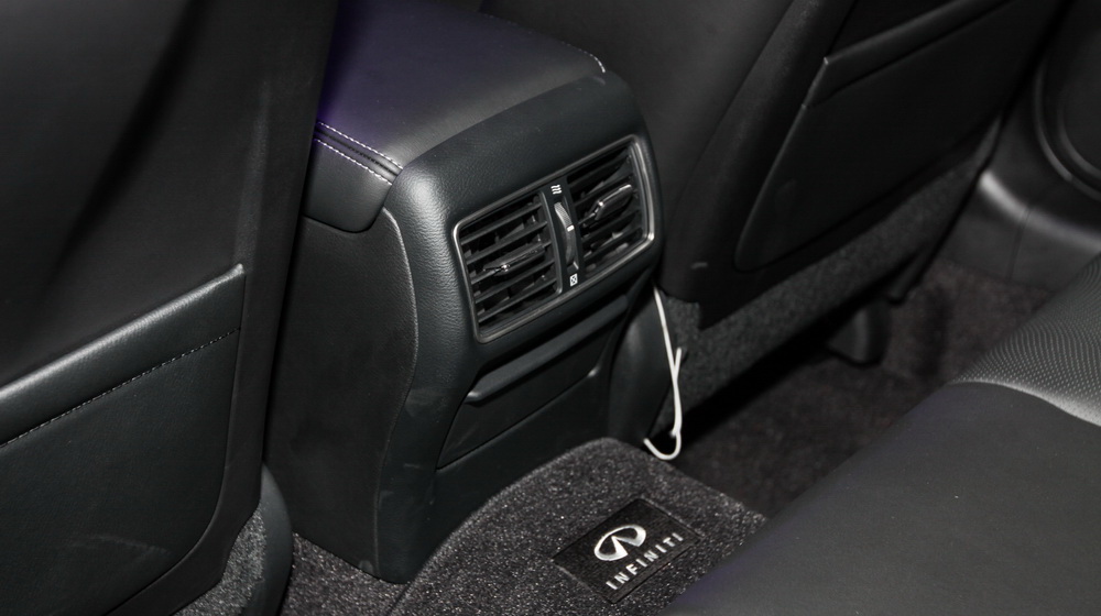 Infiniti Q50: Gương mặt mới trong phân khúc sedan hạng sang Infiniti-Q50jpg (9).jpg