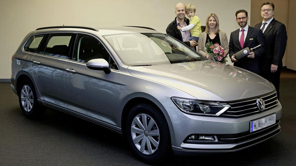 Chiếc Volkswagen Passat 2015 đầu tiên đến tay khách hàng volkswagen-passat-215.jpg
