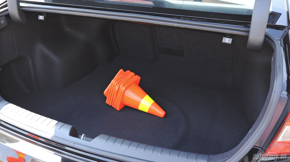 “Làm mới” mình Hyundai Sonata 2015 “doạ” các đối thủ? Hyundai Sonata 2014 (33).jpg