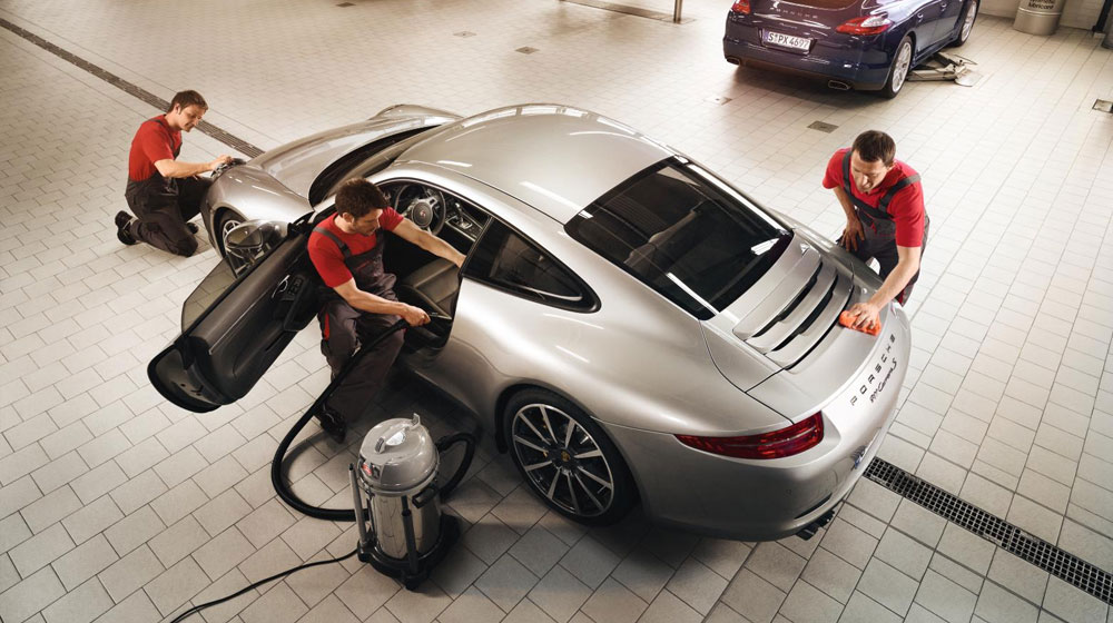 Làm đẹp xe Porsche bằng dịch vụ chính hãng porsche.jpg