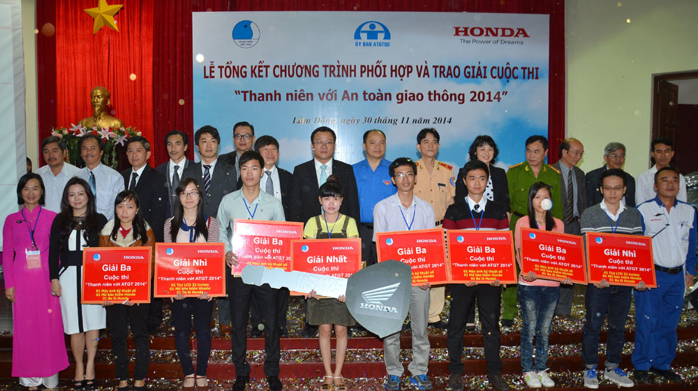 Trao giải cuộc thi “Thanh niên với An toàn giao thông 2014 thi-sinh-xuat-sac.jpg