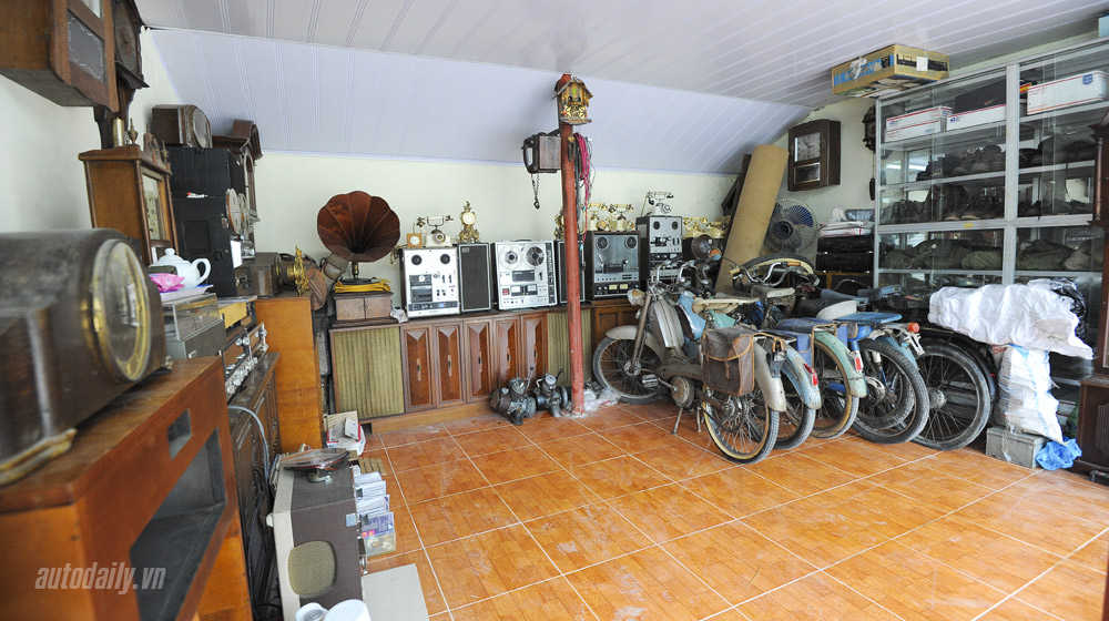 “Đột nhập” kho xe cổ hàng trăm chiếc tại Hà Nội cho xe co (10).jpg