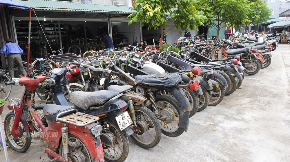 “Đột nhập” kho xe cổ hàng trăm chiếc tại Hà Nội cho xe co (16).jpg