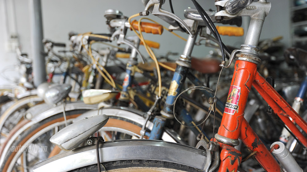 “Đột nhập” kho xe cổ hàng trăm chiếc tại Hà Nội cho xe co (27).jpg