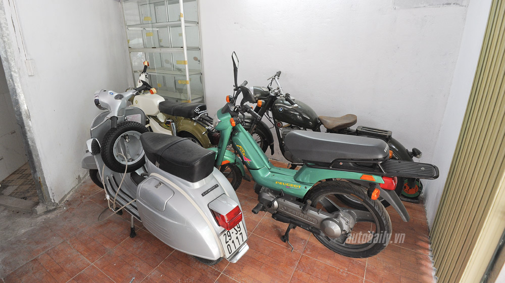 “Đột nhập” kho xe cổ hàng trăm chiếc tại Hà Nội cho xe co (5).jpg