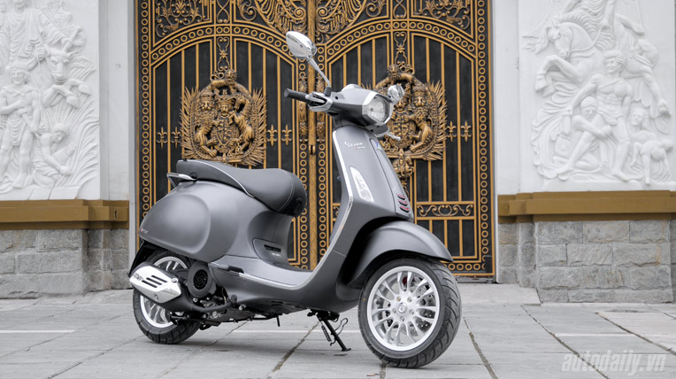 Thị trường xe máy: Chỉ Honda mỉm cười Vespa Sprint 2014 (8).jpg