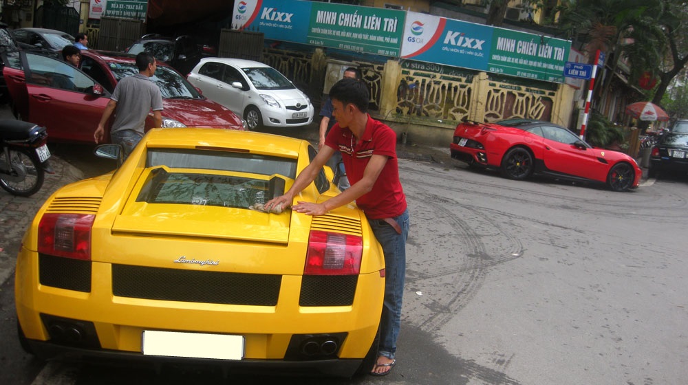 Có một phố chuyên rửa siêu xe tại Hà Nội pho rua sieu xe (10).jpg