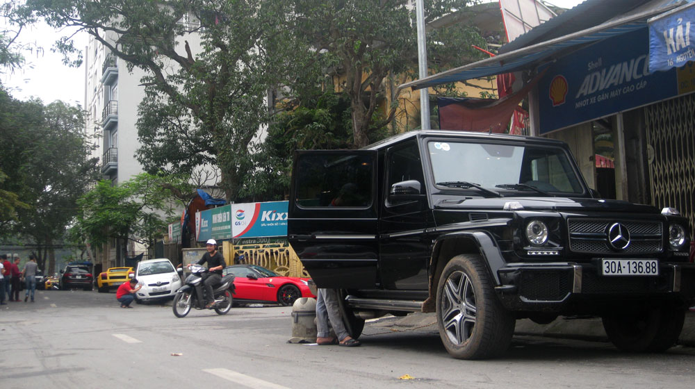 Có một phố chuyên rửa siêu xe tại Hà Nội pho rua sieu xe (6).jpg