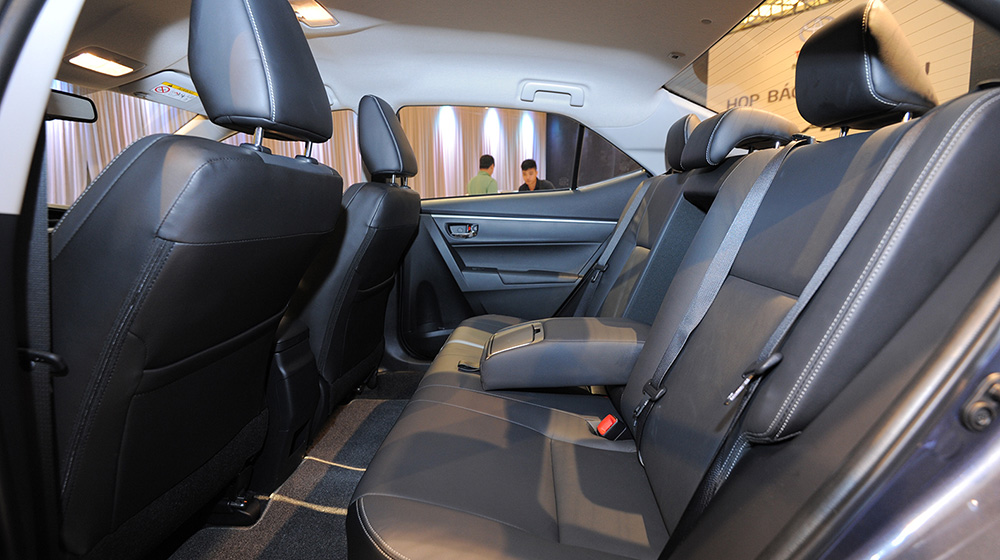 Chọn Civic 2015, Corolla Altis 2014 hay Mazda3 2015? altis-2014-33.jpg