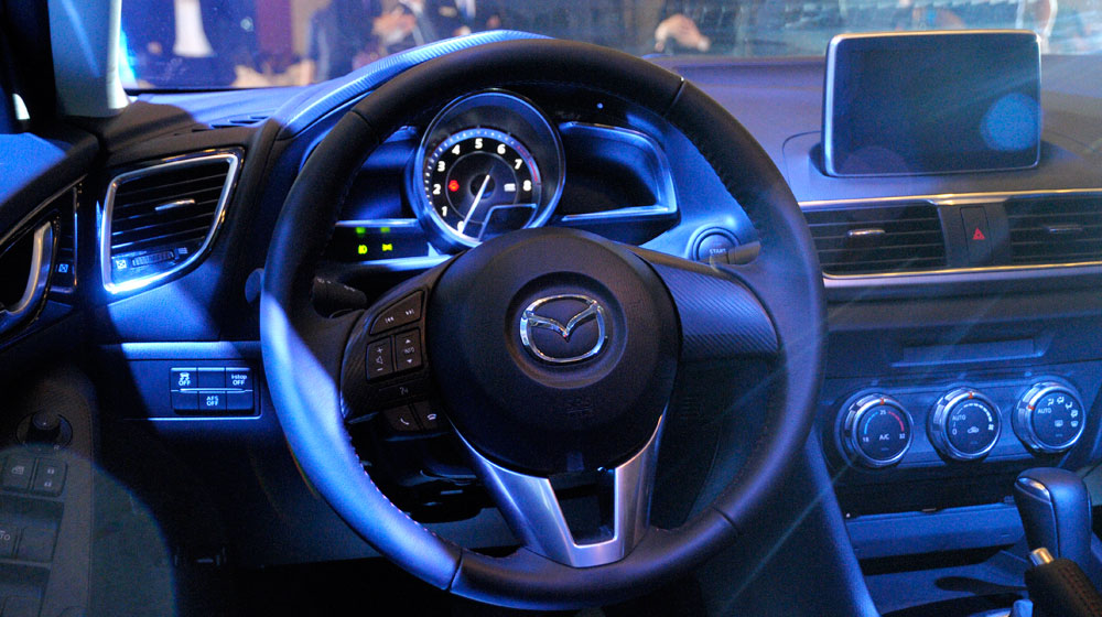 Giá từ 749 triệu đồng, Mazda3 2015 