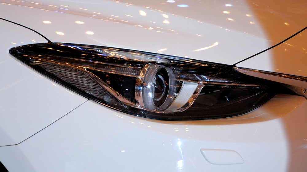 Giá từ 749 triệu đồng, Mazda3 2015 