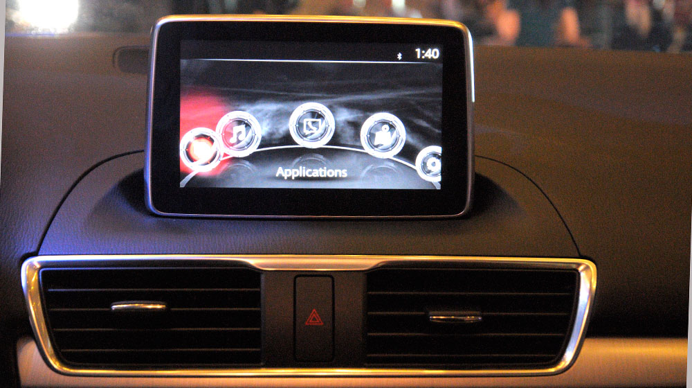 Giá từ 749 triệu đồng, Mazda3 2015 