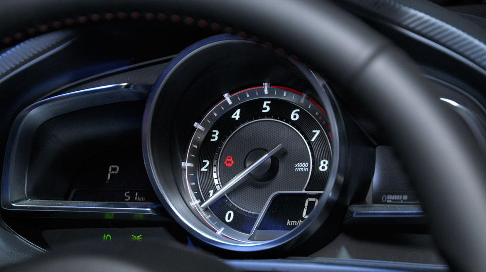 Giá từ 749 triệu đồng, Mazda3 2015 