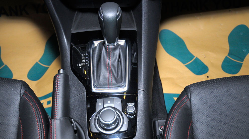 Giá từ 749 triệu đồng, Mazda3 2015 