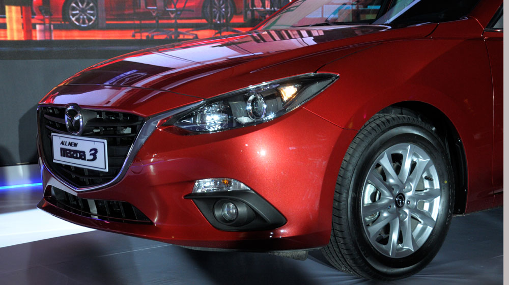 Giá từ 749 triệu đồng, Mazda3 2015 