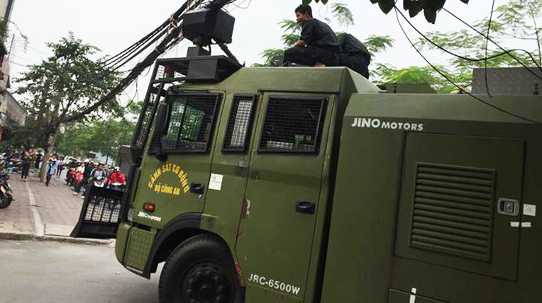 Cảnh sát mang xe “khủng” tới sân Mỹ Đình xeCSCD-(4).jpg