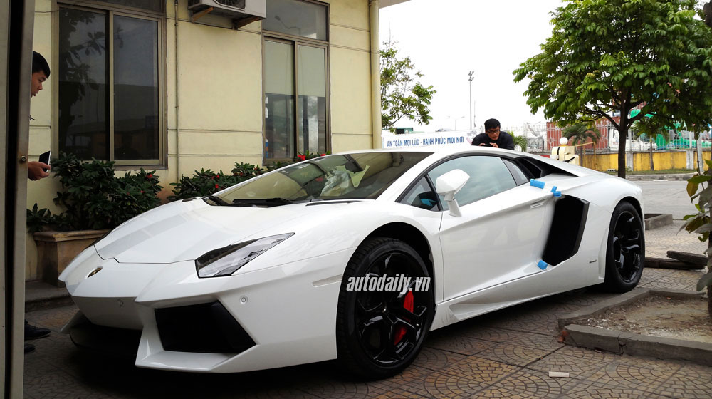 Bộ đôi Lamborghini Aventador và Huracan chính hãng về Việt Nam aventador (4).jpg