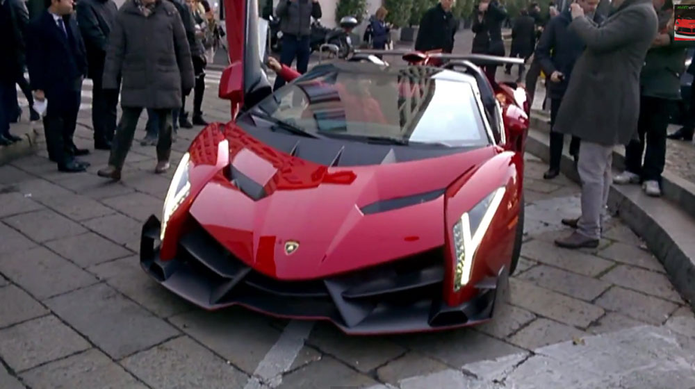 Lamborghini Veneno Roadster vẫn như “sinh vật lạ” khi xuống phố veneno.jpg