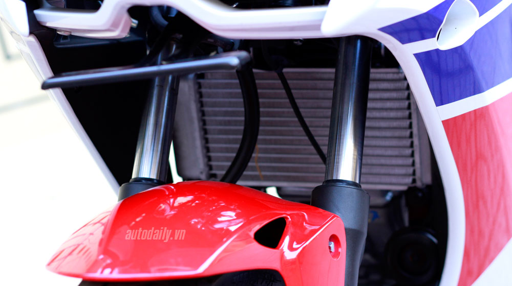 Những chi tiết nổi bật trên Honda CBR150R 2015 tại Hà Nội cbr150r 2015 (6).jpg