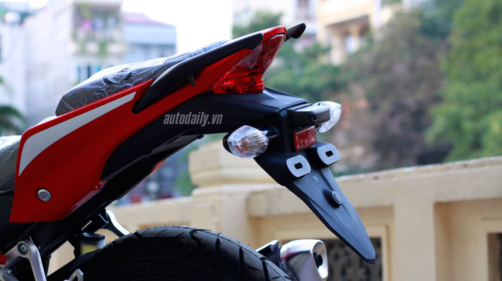 Những chi tiết nổi bật trên Honda CBR150R 2015 tại Hà Nội cbr150r 2015 (9).jpg