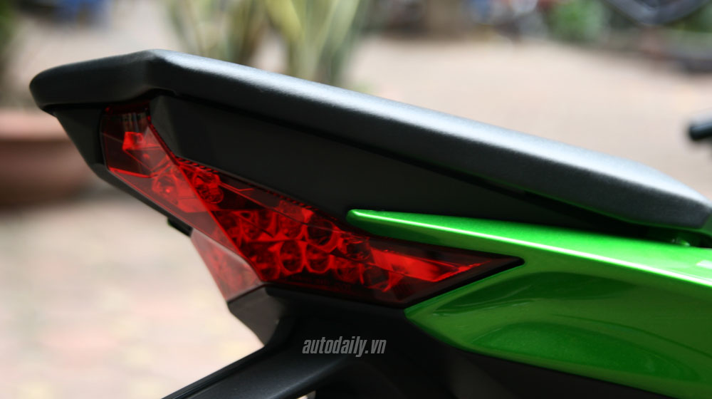 Giá trên 500 triệu đồng, Kawasaki Z1000 2015 tại Việt Nam có gì? z1000 2015 (3).jpg