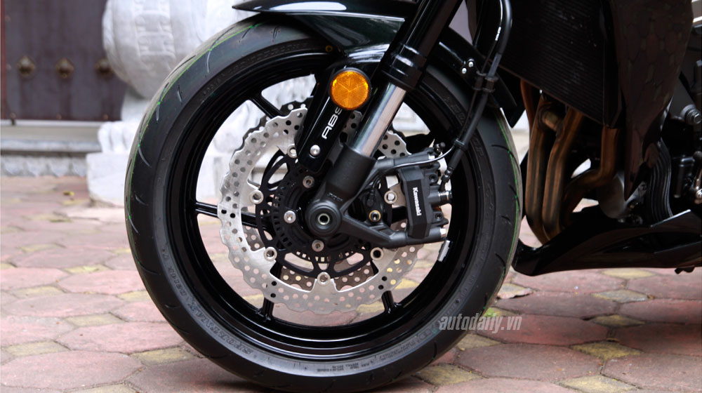 Giá trên 500 triệu đồng, Kawasaki Z1000 2015 tại Việt Nam có gì? z1000 2015 (9).jpg