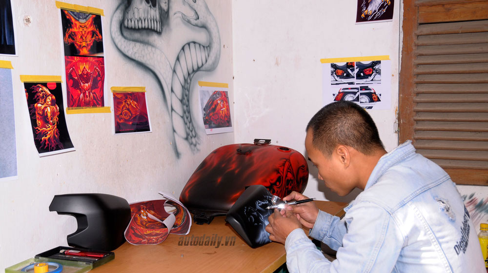 Gặp người vẽ áo cho xe ở Hà Nội ve-ao-xe-may (11).jpg