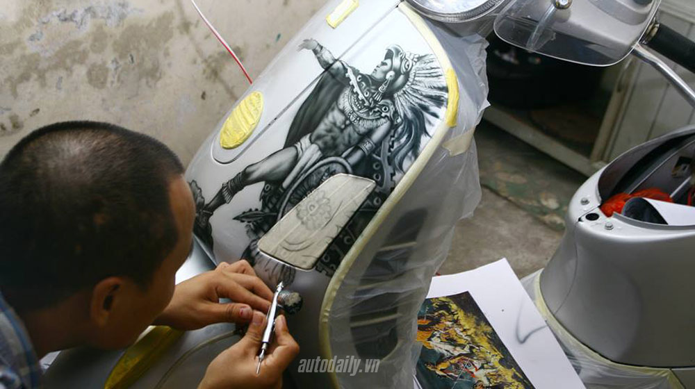 Gặp người vẽ áo cho xe ở Hà Nội ve-ao-xe-may (12).jpg
