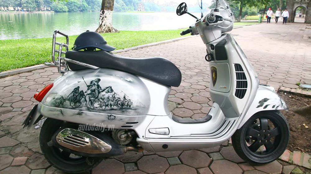 Gặp người vẽ áo cho xe ở Hà Nội ve-ao-xe-may (6).jpg