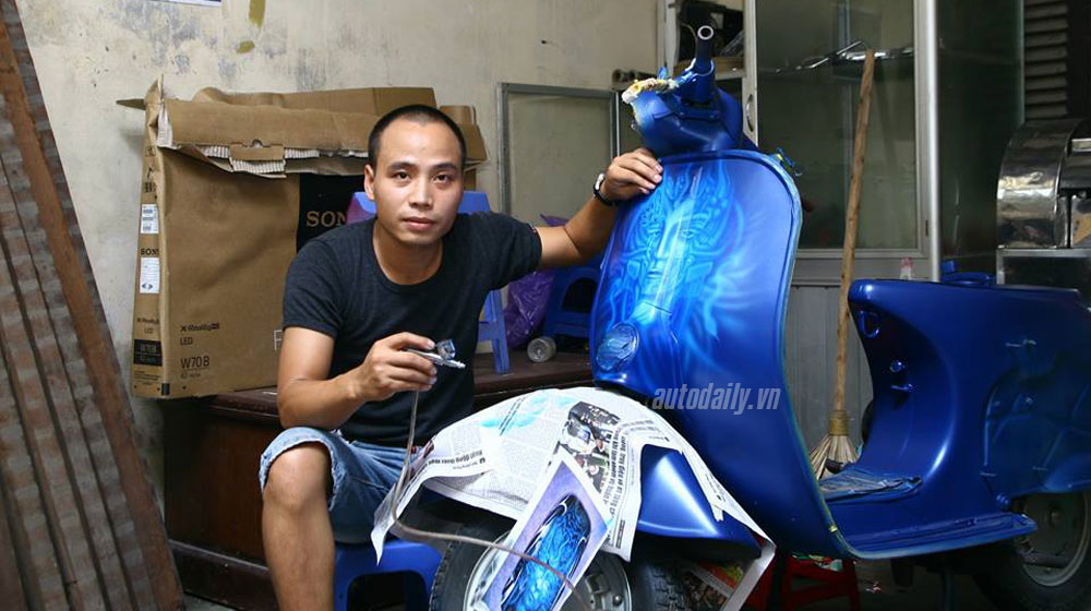 Gặp người vẽ áo cho xe ở Hà Nội ve-ao-xe-may (7).jpg