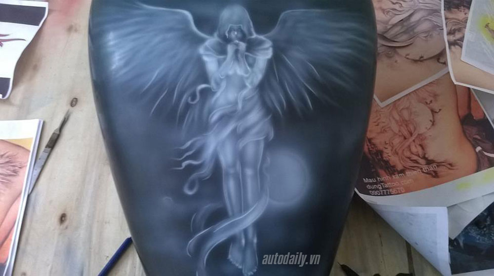 Gặp người vẽ áo cho xe ở Hà Nội ve-ao-xe-may (8).jpg