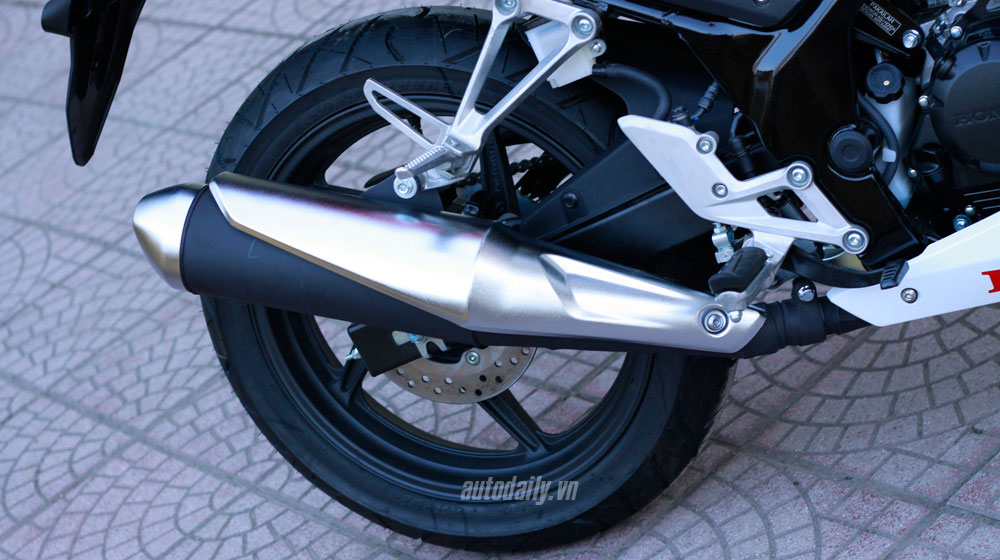 Honda CBR150R 2015 vs. Yamaha R15 2014: Kỳ phùng địch thủ cbr150r 2015 (12).jpg