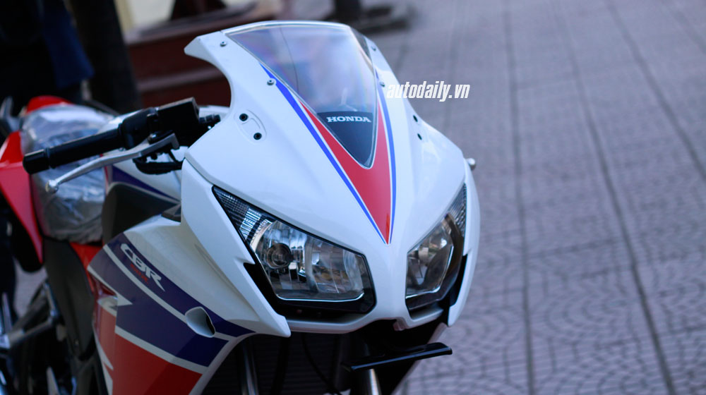 Honda CBR150R 2015 vs. Yamaha R15 2014: Kỳ phùng địch thủ cbr150r 2015 (5).jpg