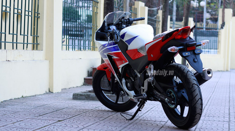 Honda CBR150R 2015 vs. Yamaha R15 2014: Kỳ phùng địch thủ cbr150r 2015 (8).jpg