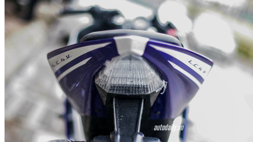 Honda CBR150R 2015 vs. Yamaha R15 2014: Kỳ phùng địch thủ yamaha r15 (11).jpg