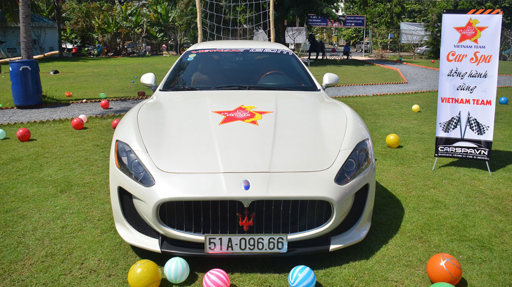 Người Việt mang hàng chục siêu xe sang Campuchia viet nam team (3).jpg