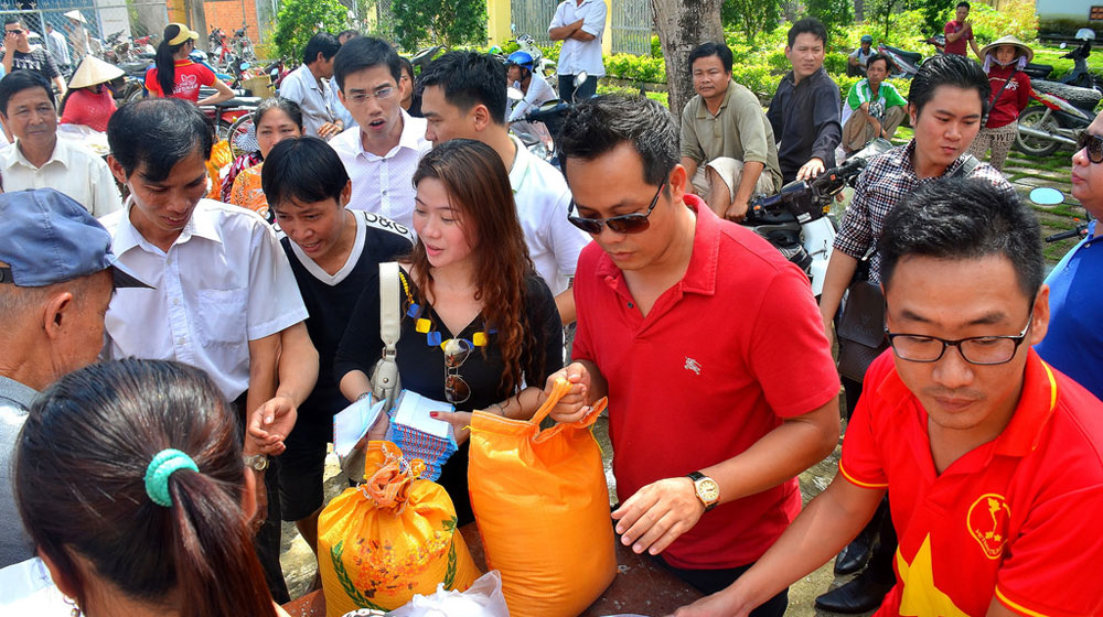 Người Việt mang hàng chục siêu xe sang Campuchia viet nam team (5).jpg