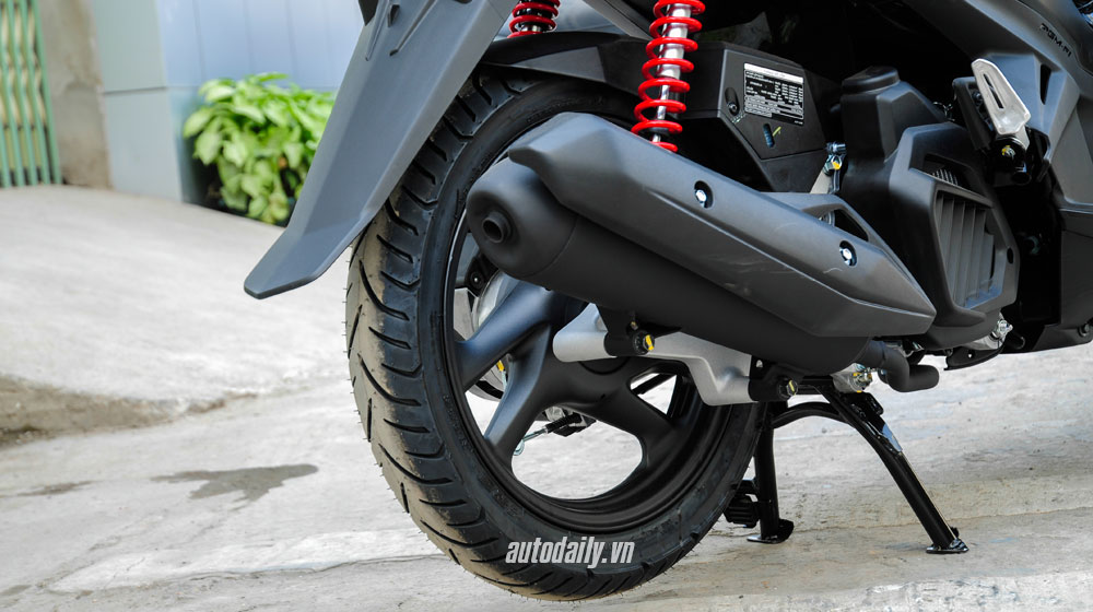 Cận cảnh Honda Air Blade 125 Black Edition vừa 