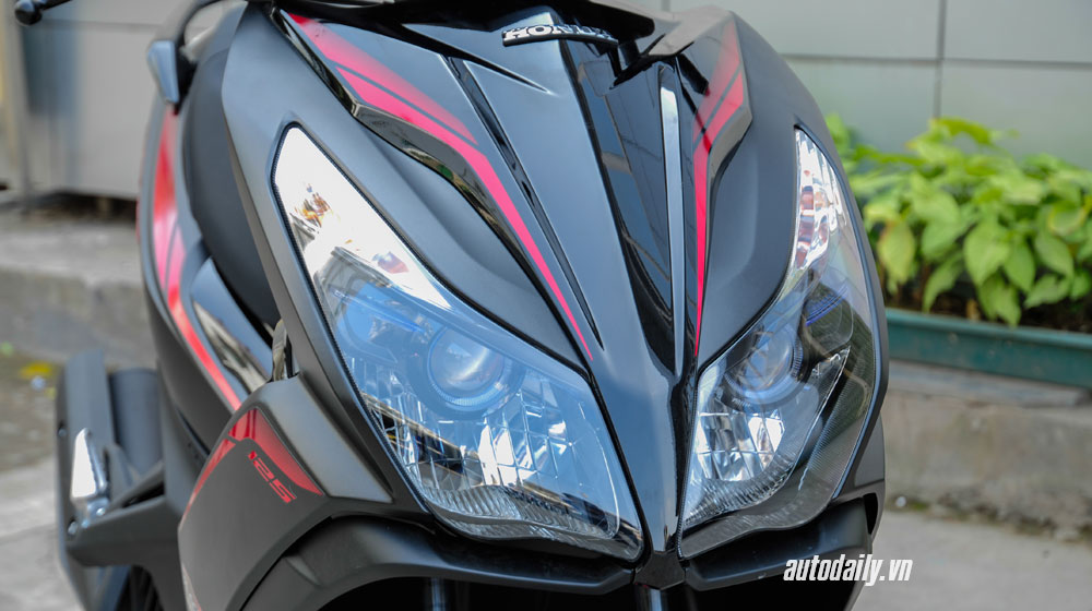 Cận cảnh Honda Air Blade 125 Black Edition vừa 