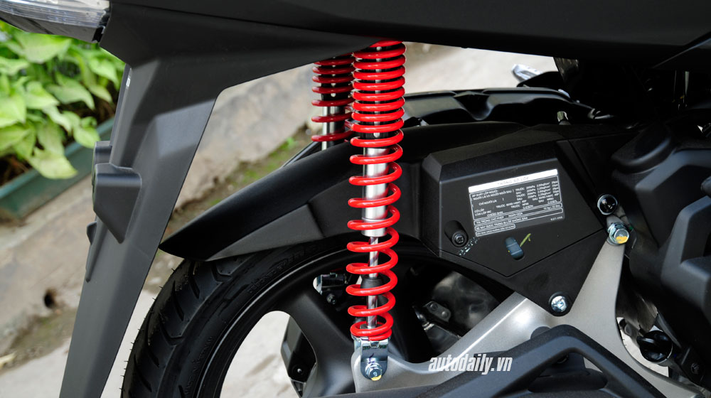 Cận cảnh Honda Air Blade 125 Black Edition vừa 