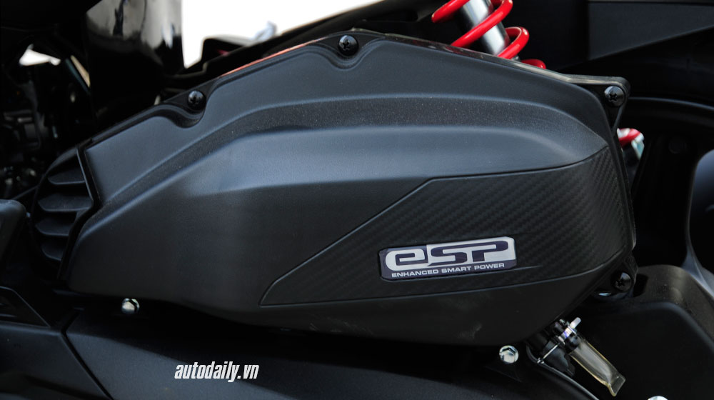 Cận cảnh Honda Air Blade 125 Black Edition vừa 