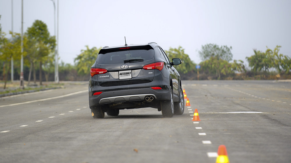 Hyundai Santa Fe 2015 phiên bản đặc biệt có gì hấp dẫn? Hyundai Santafe 2014 (18).jpg
