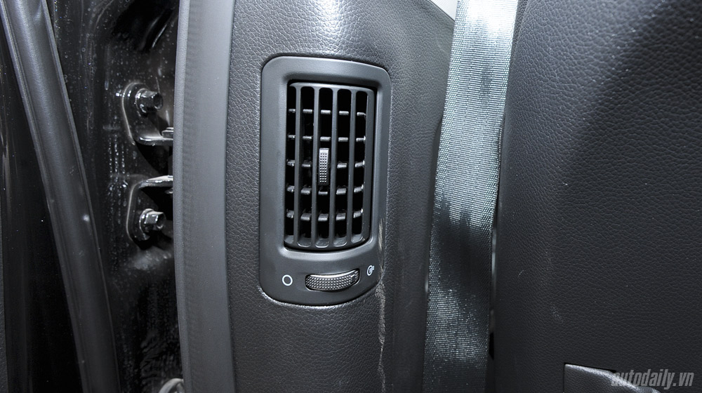 Hyundai Santa Fe 2015 phiên bản đặc biệt có gì hấp dẫn? Hyundai Santafe 2014 (60).jpg