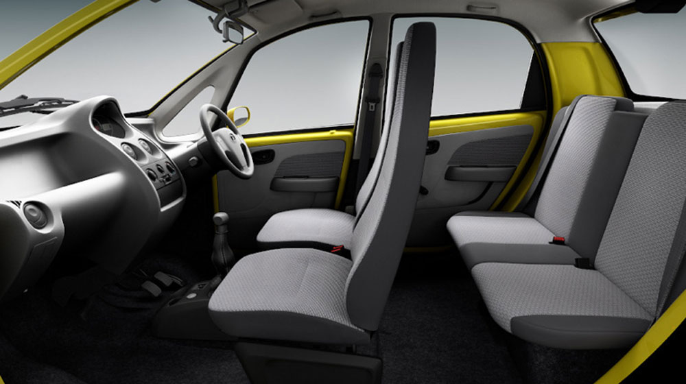 Mua ôtô giá rẻ: Nên hay không? 2013_tata_nano_int.jpg