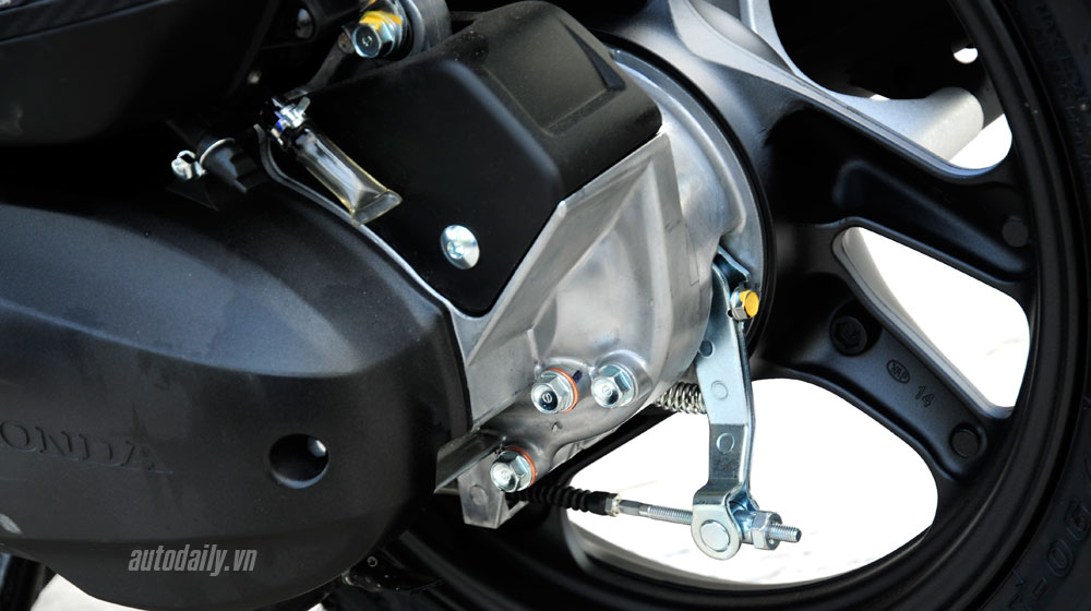 Ra phiên bản mới, Honda Air Blade tiếp tục “đè” Yamaha Nouvo honda air blade BE (17).jpg