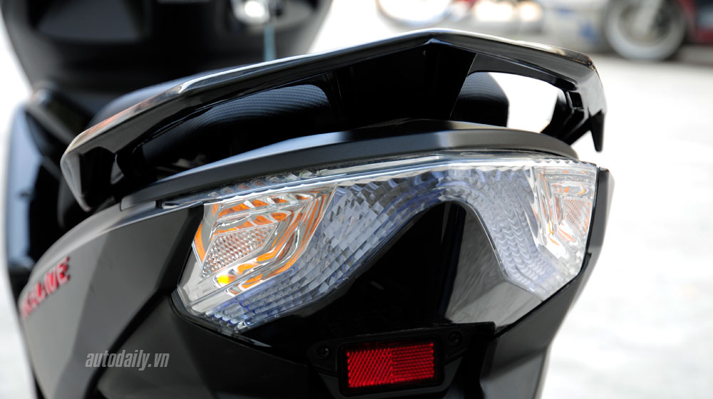 Ra phiên bản mới, Honda Air Blade tiếp tục “đè” Yamaha Nouvo honda air blade BE (18).jpg